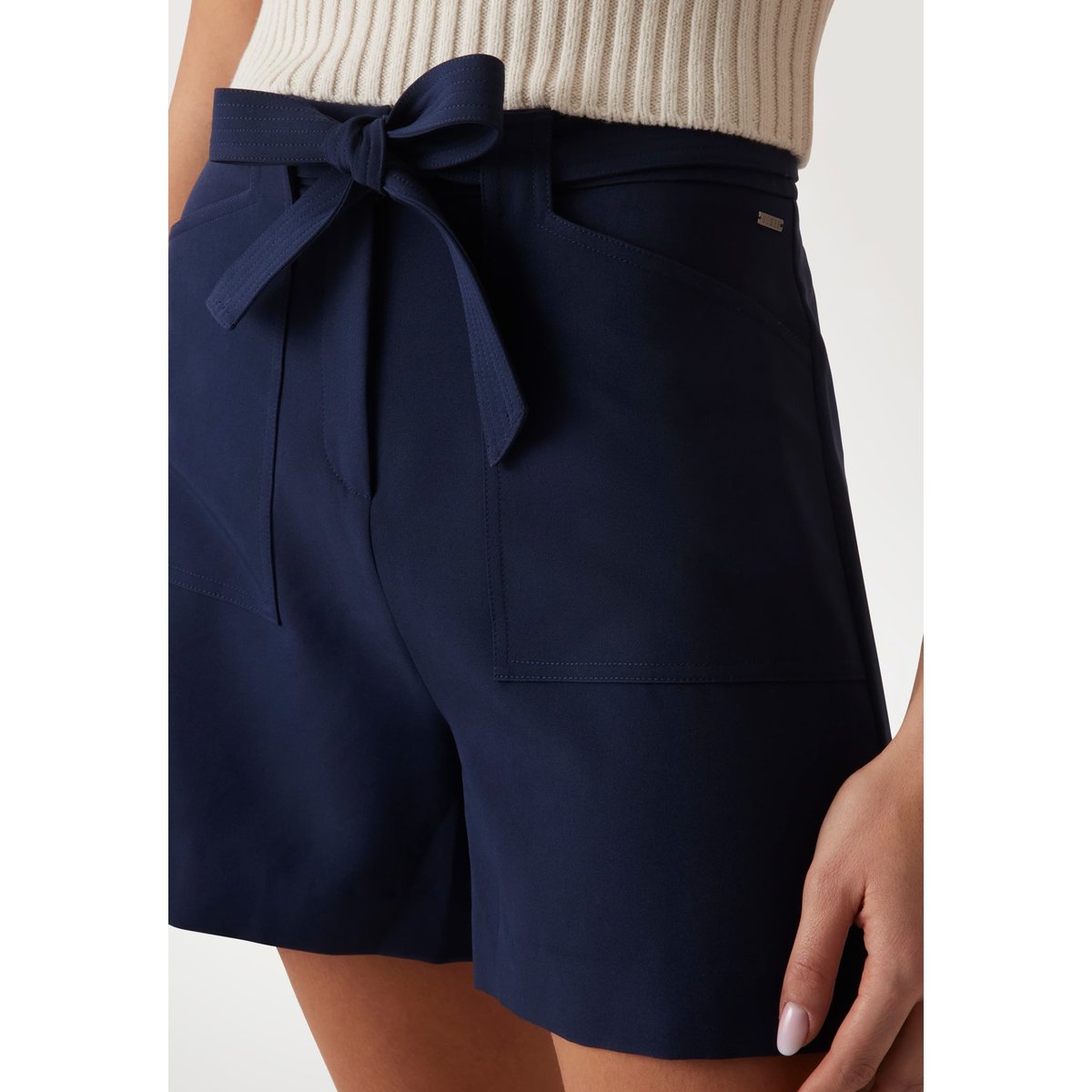 Short Crépon Coupe Ample bleu foncé, GUESS