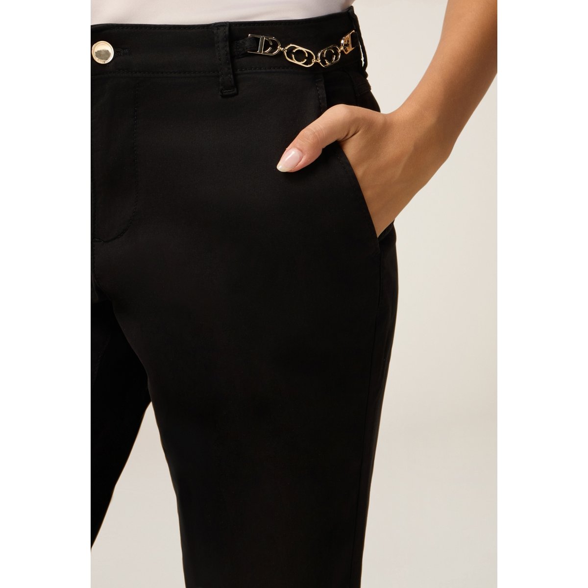 Pantalon chino noir, OLTRE