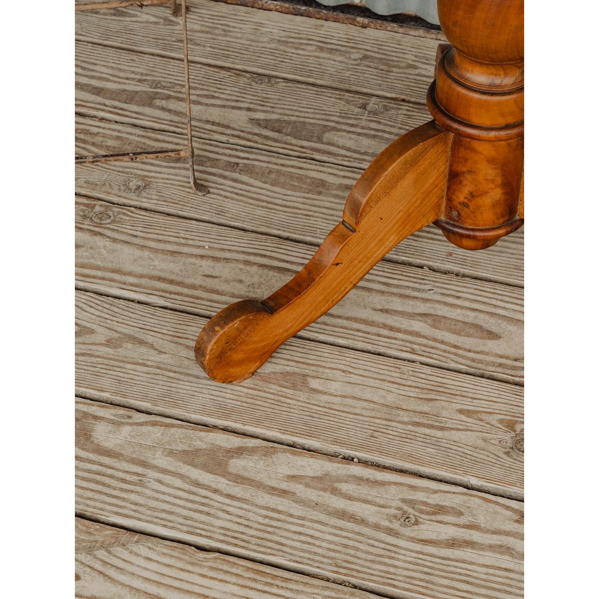 Table à manger en bois Romy N°1325 - Bon état bois foncé, DEBONGOUT