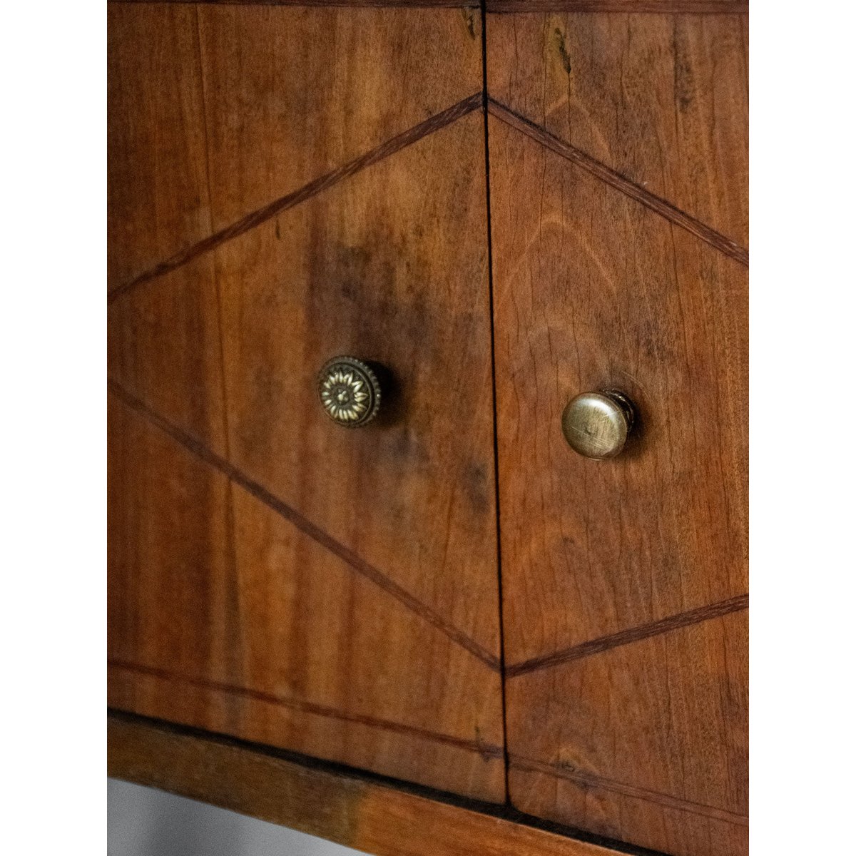 Table de chevet en bois Odile N°648 - Bon état bois foncé, DEBONGOUT