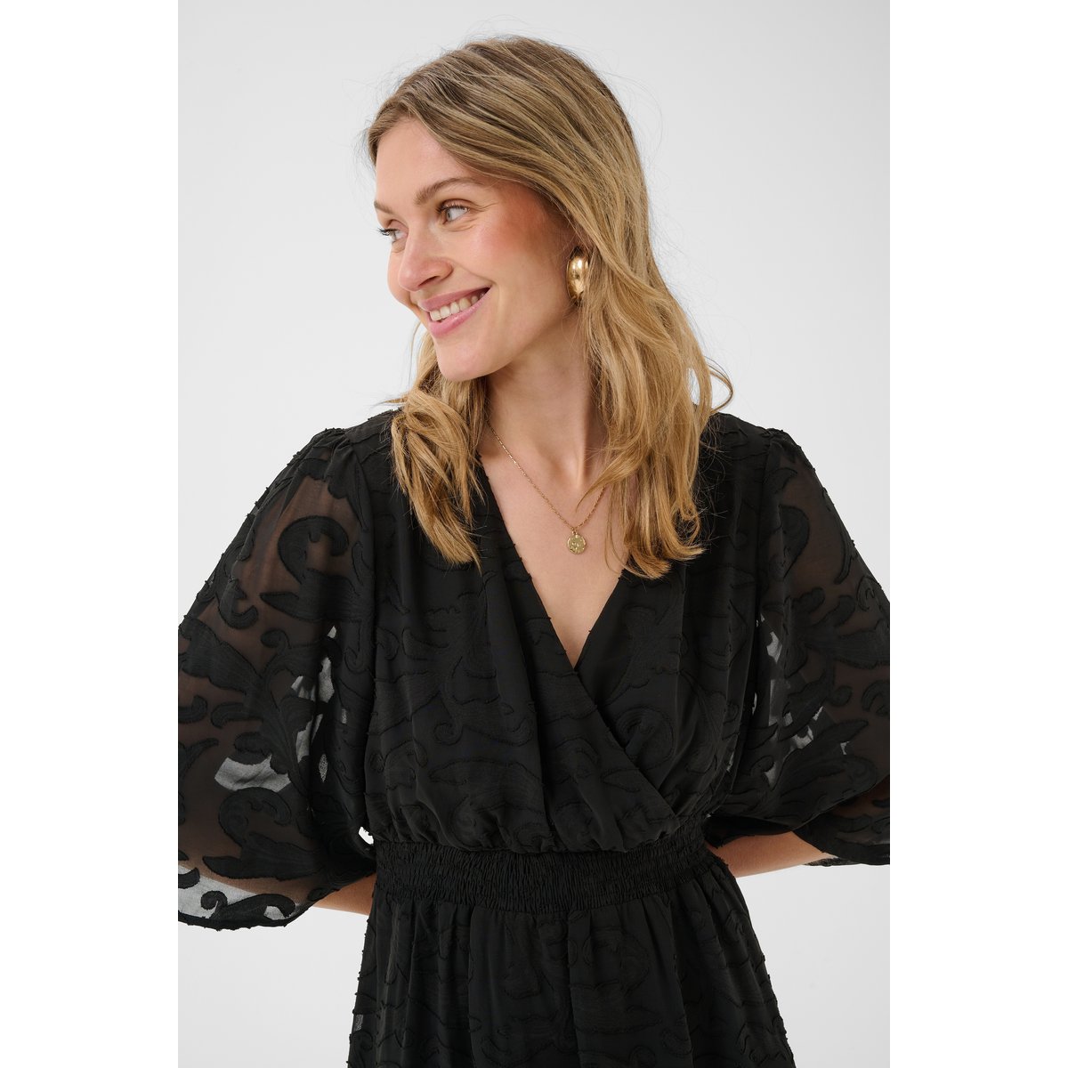 Robe noir pitch black, CREAM