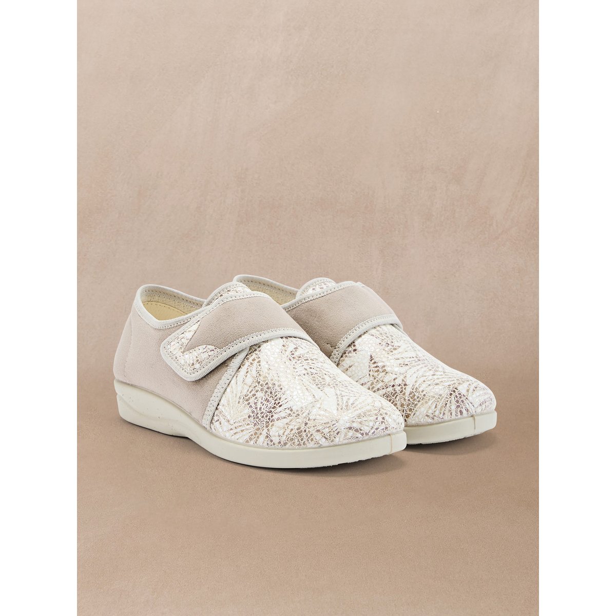 Derbies à scratch tissu extensible beige, PEDICONFORT