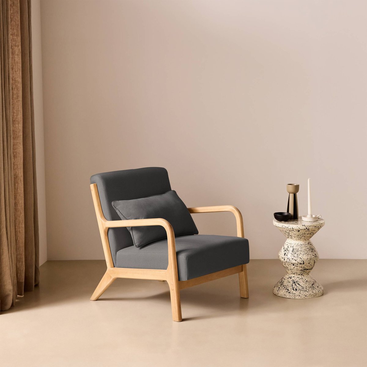 Fauteuil scandinave bois d'hévéa et tissu LORENS gris foncé, SWEEEK