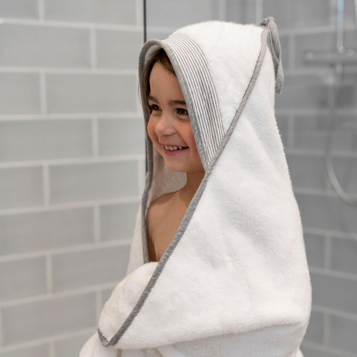 Cape de bain XL avec anneau de dentition Dry'n Play White blanc, BABYMOOV