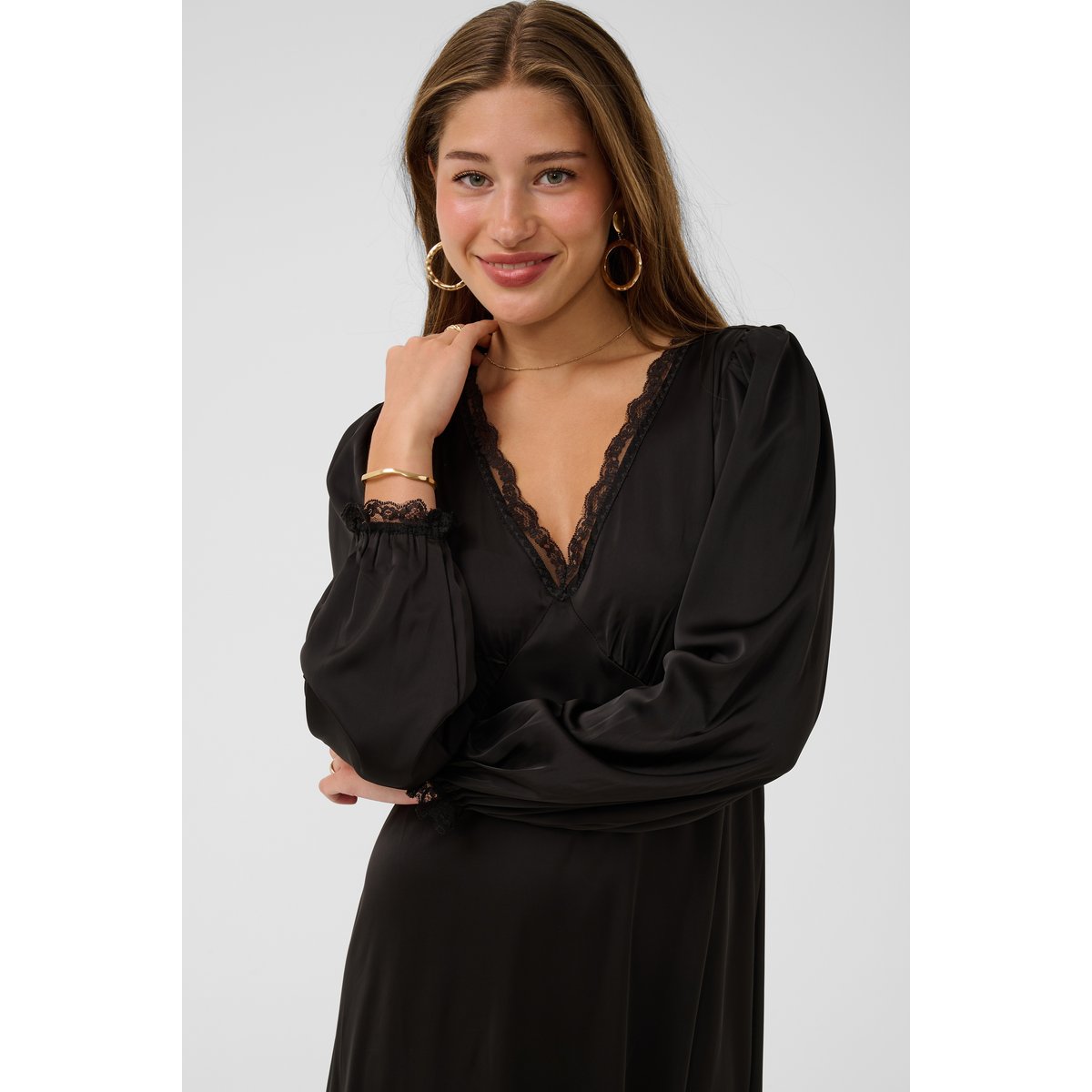 Robe noir pitch black, CREAM