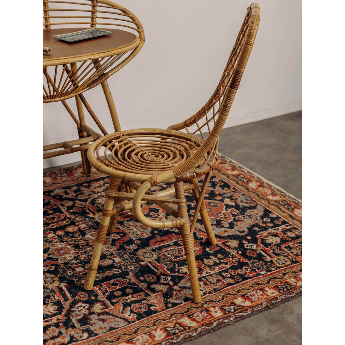 Coiffeuse et sa chaise en rotin Louise N°354 - Bon état bois clair, DEBONGOUT