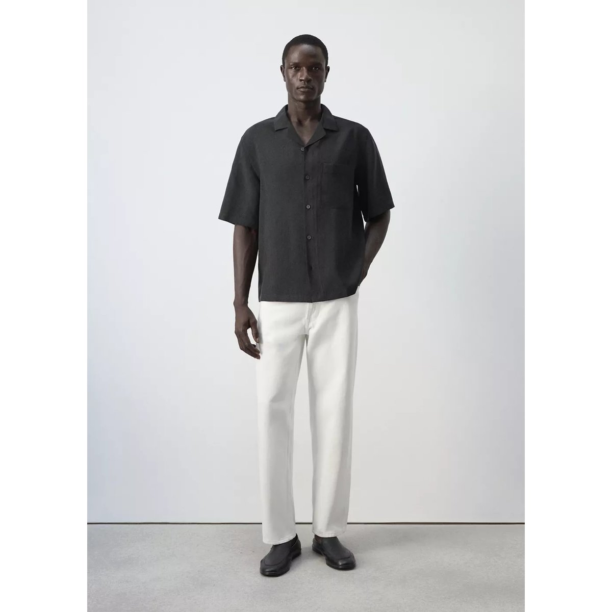 Chemise en mélange de modal avec poche noir, MANGO MAN