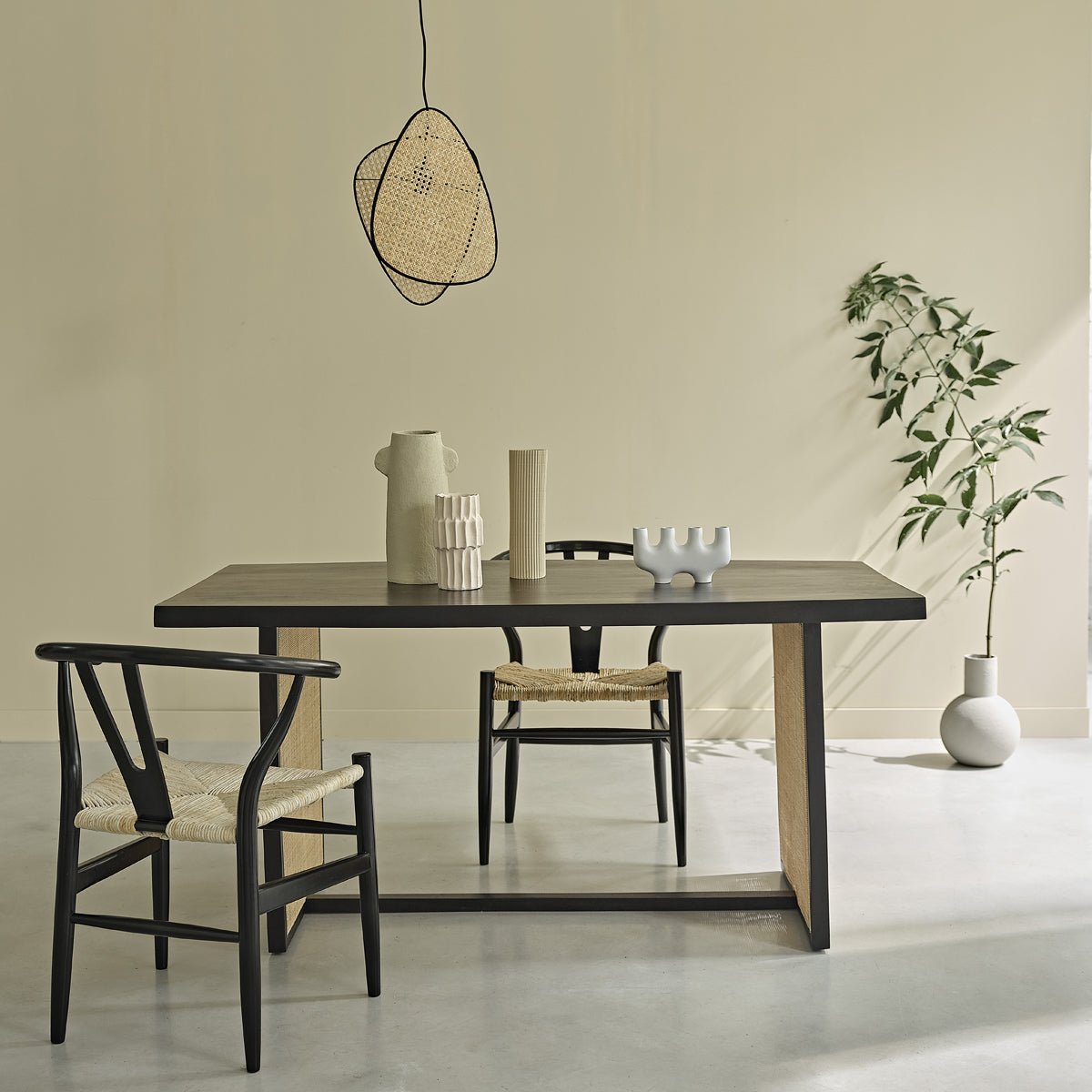 Table en bois de manguier et cannage 6 pers. BLAISE noir, BERAH GETAH