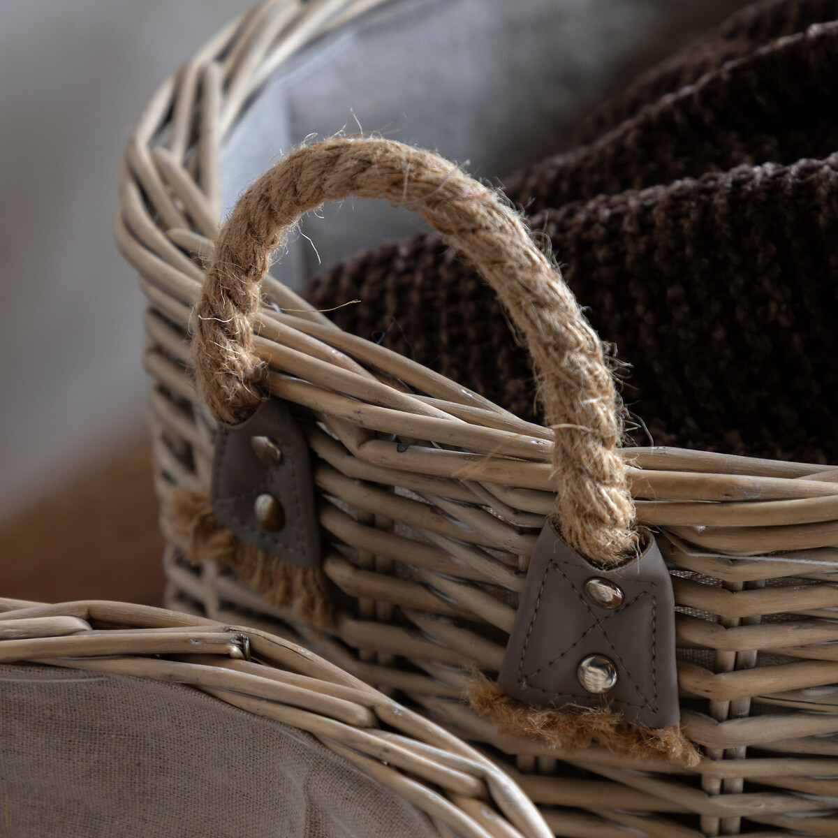 Set of 2 Eden Round Baskets with Handle in Natural brown , ÉDITÉ