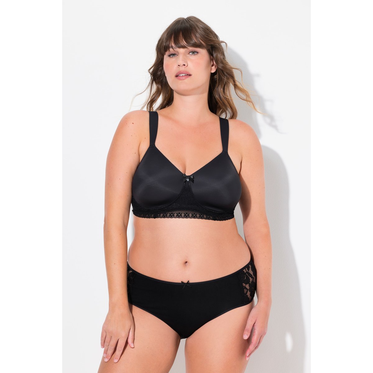 Brassière en dentelle avec bonnets souples noir, ULLA POPKEN