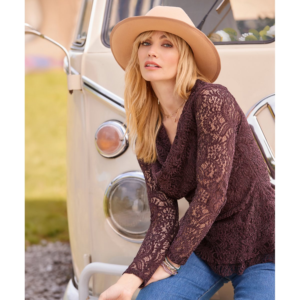 Blouse en Dentelle à Col Bénitier et Ourlet Asymétrique marron, JOE BROWNS