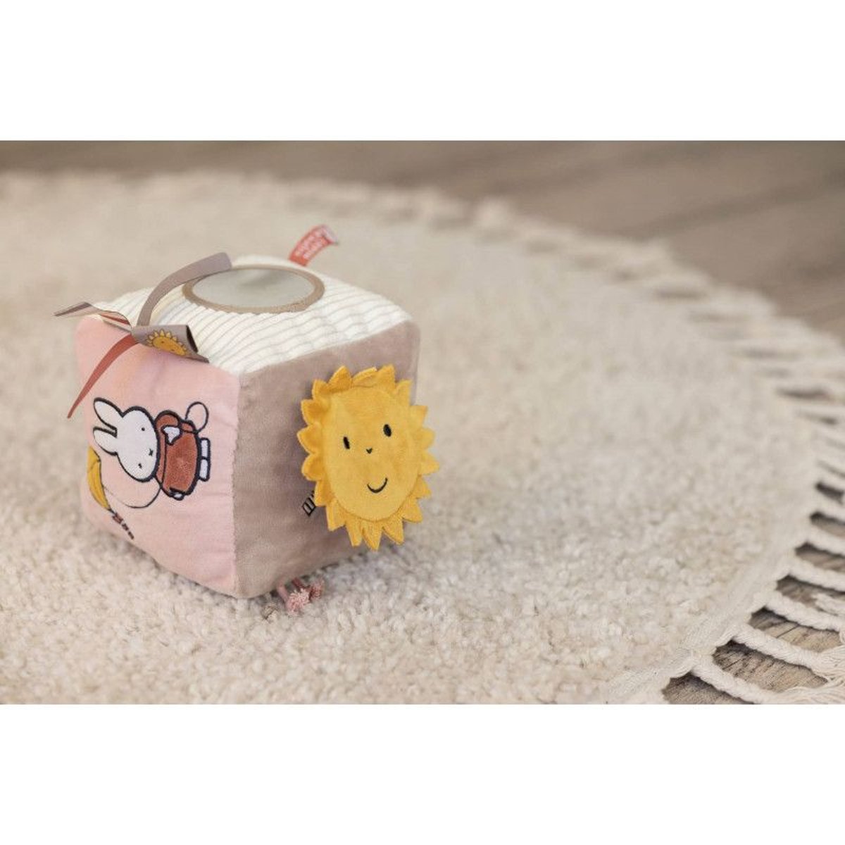 Cube d'activités 15cm - Miffy Fluffy rose et blanc, MIFFY