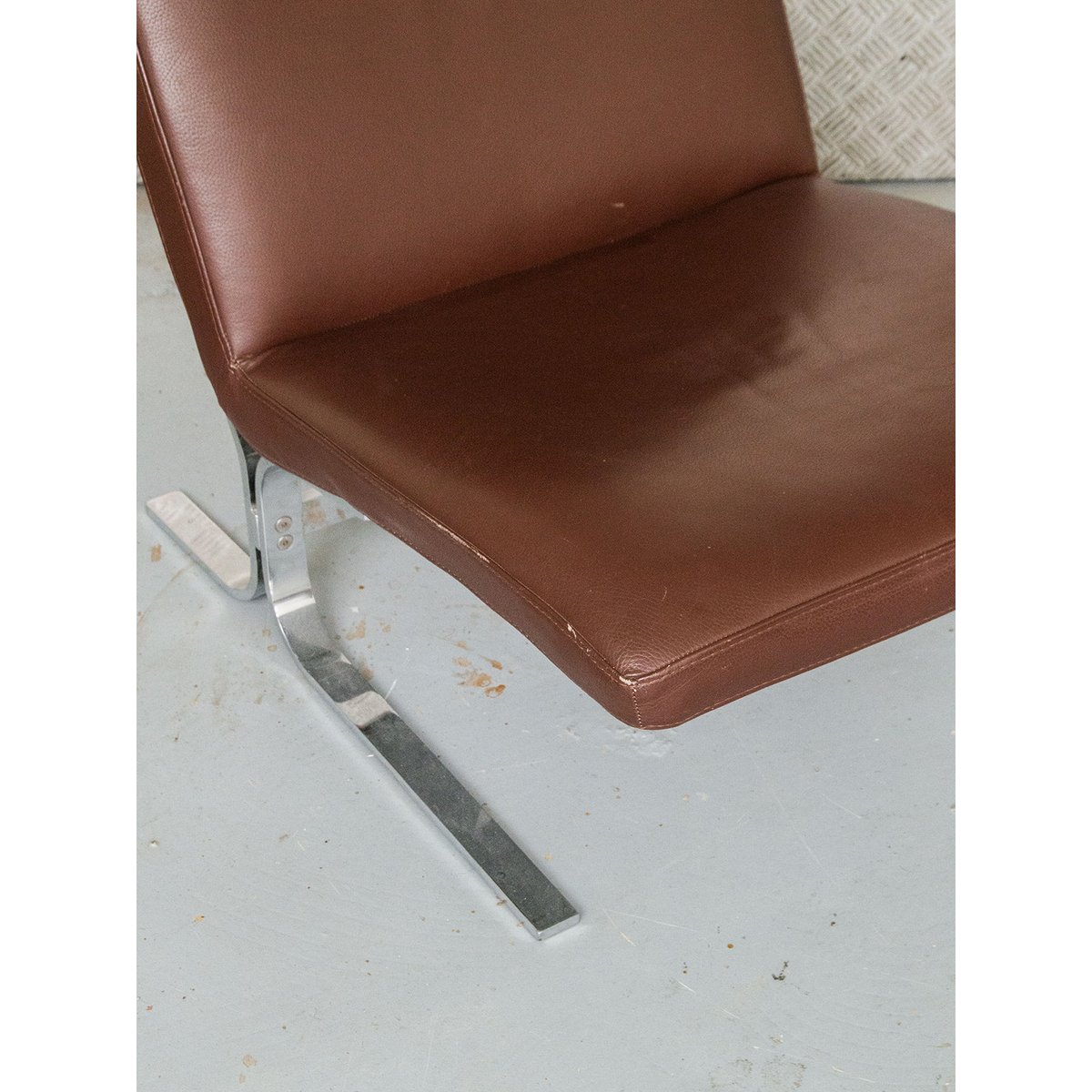 Fauteuil en cuir marron Jakob N°367 - Bon état marron, DEBONGOUT