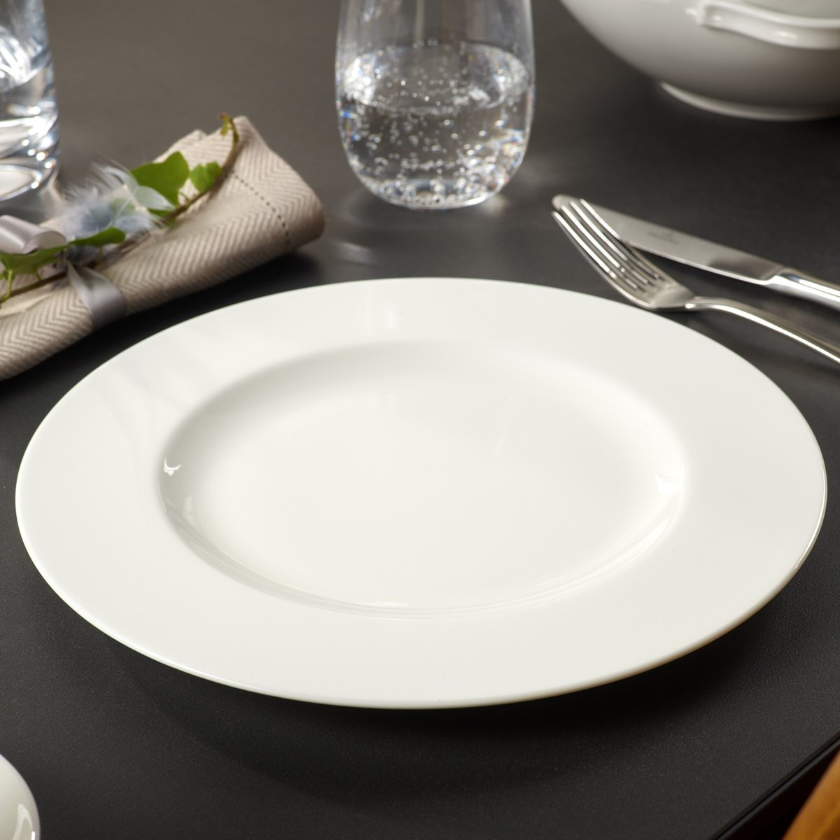 Assiette Plate ANMUT couleur unique, VILLEROY & BOCH SIGNATURE