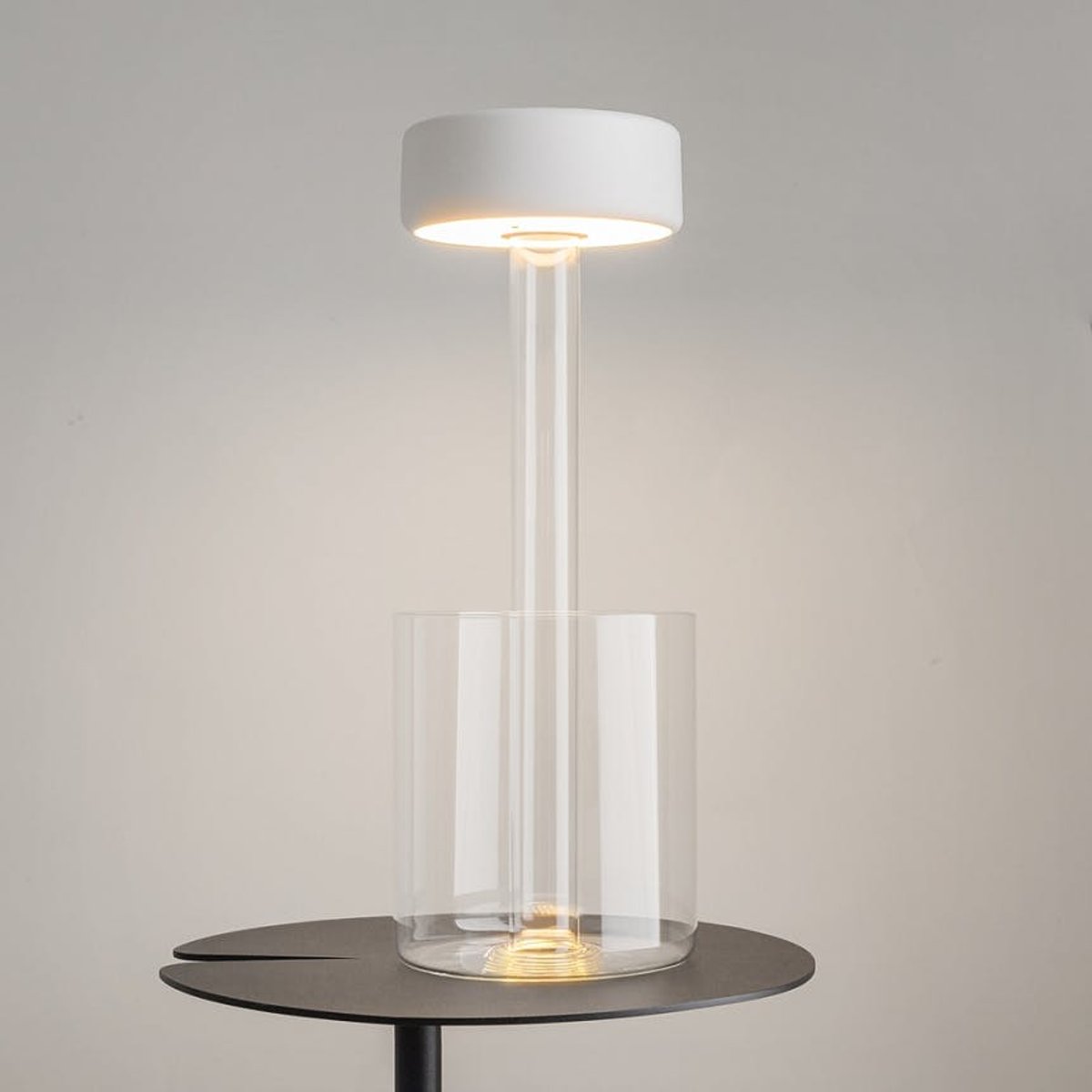 Lampe d'appoint sans fil avec vase ALMA blanc, PIER IMPORT
