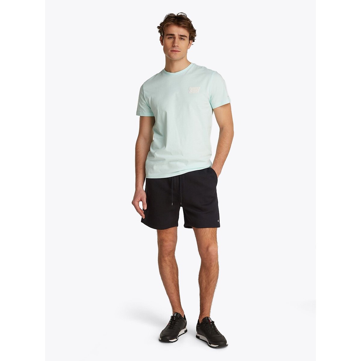 Pantaloncini taglio standard con stemma della bandiera nero , TOMMY JEANS