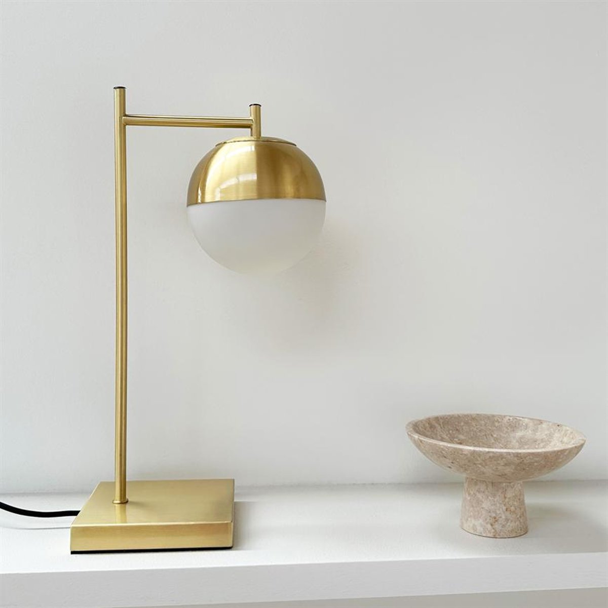Lampe à poser en Métal brass Caen brass, DYBERG LARSEN