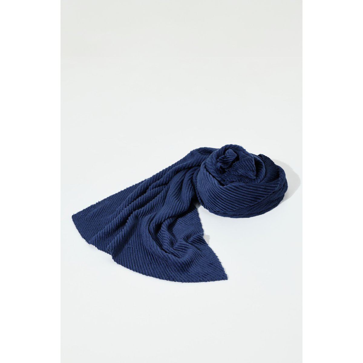 Écharpe en fil chenille doux et moelleux marine, ULLA POPKEN