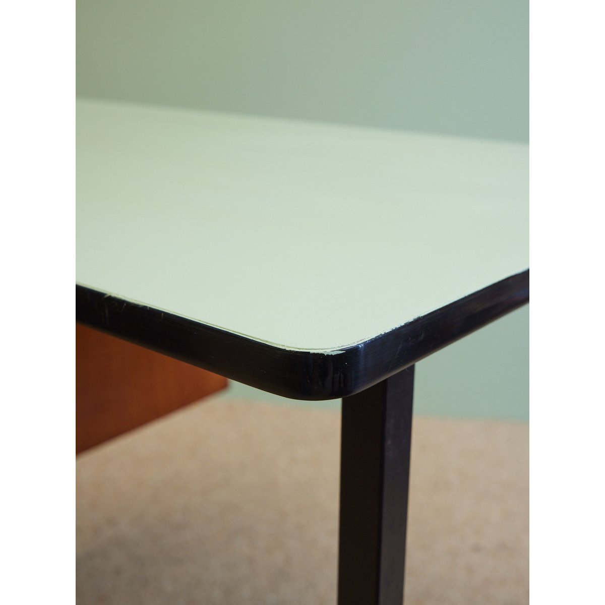 Bureau vintage en bois menthe à l'eau Yvan N°575 - Bon état noir, DEBONGOUT