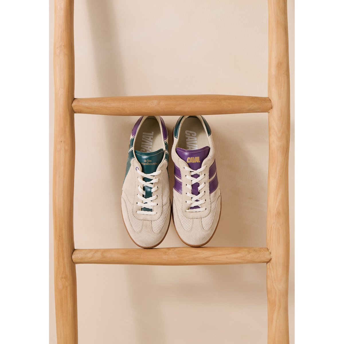 Baskets asymétriques en cuir sahara, LA FEE MARABOUTEE
