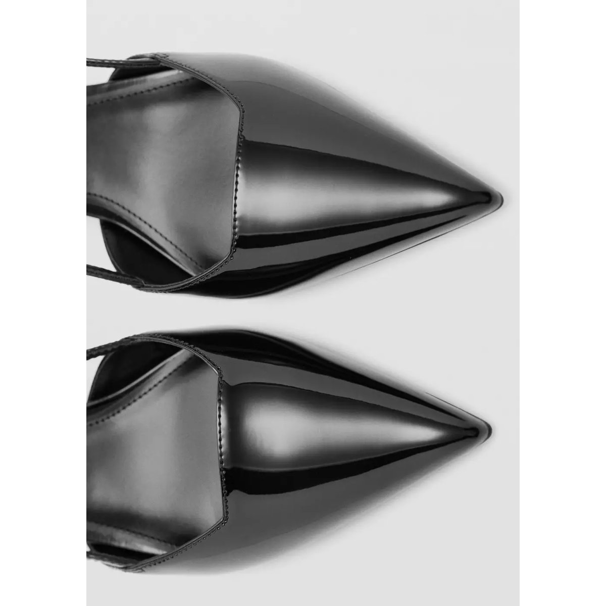 Chaussures à talon en cuir vernis noir, MANGO