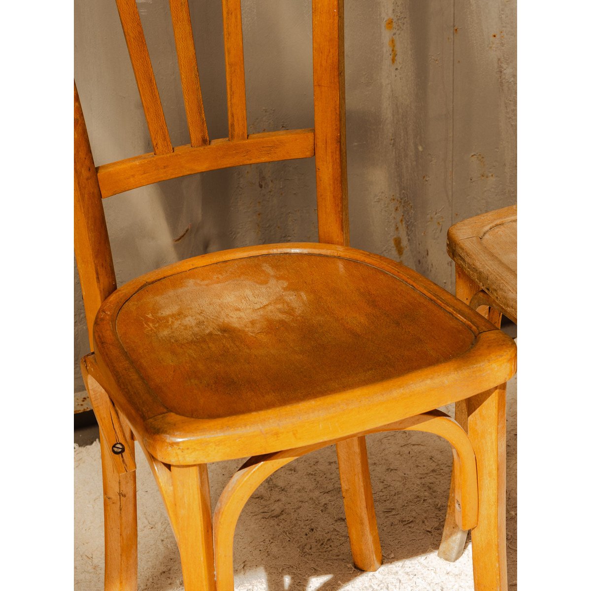 Lot de 5 chaises en bois Claude N°1543 - Bon état bois clair, DEBONGOUT