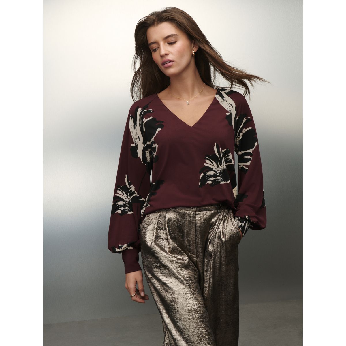 Chemisier en jersey manches longues et col v imprimé floral rouge baie, NEXT