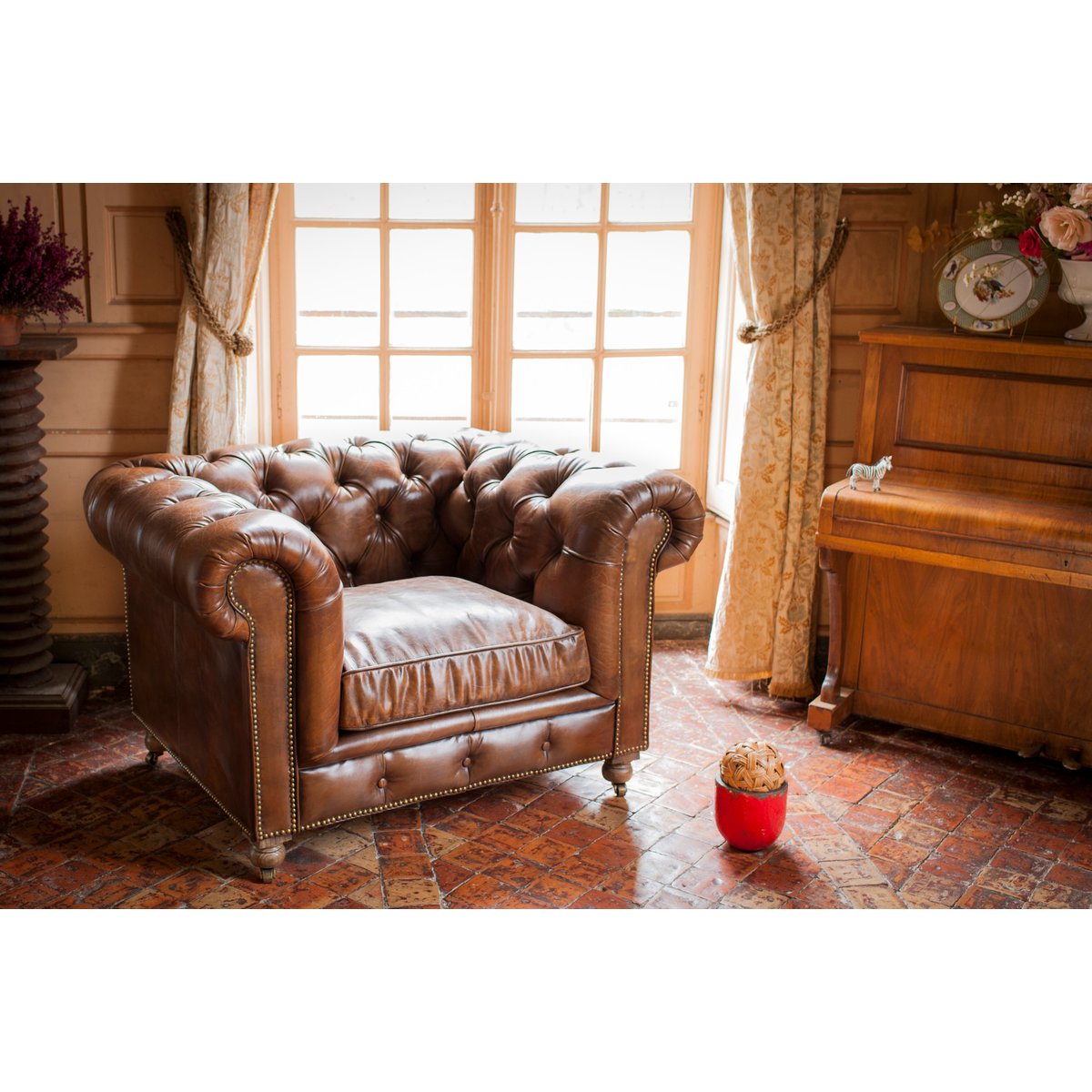 Fauteuil chesterfield en cuir SAINT PAUL marron foncé, PRODUIT INTERIEUR BRUT