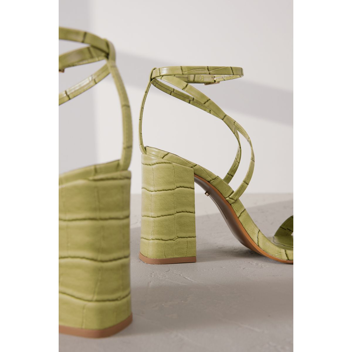 Sandales premium à brides et talon carré vert, NEXT