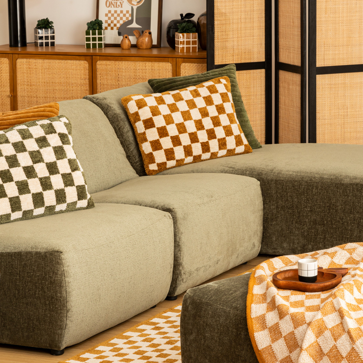 Coussin avec motif tufté ITHA ocre, ATMOSPHERA