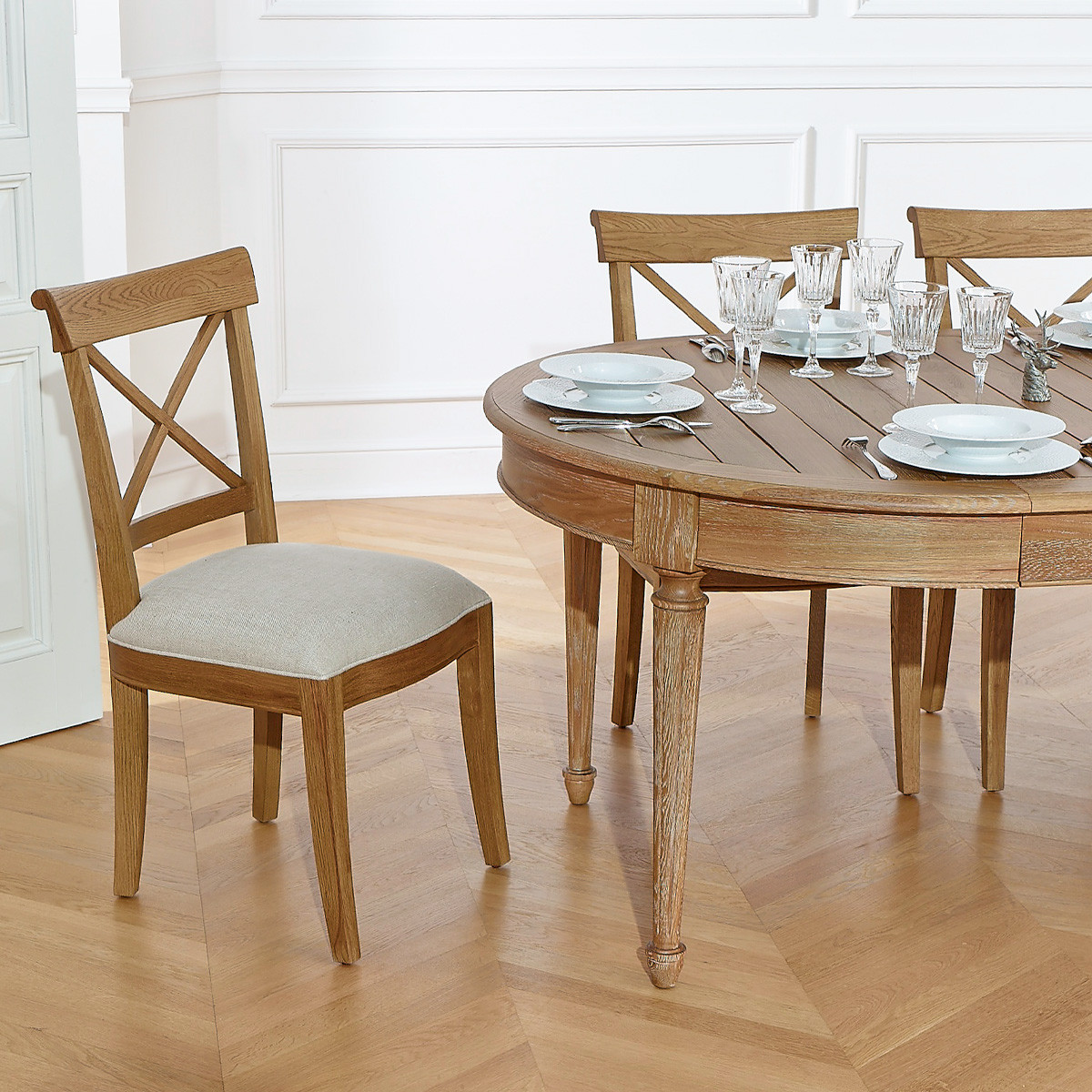 Table ovale en chêne style shabby chic 5 rallonges 6/14 couverts GIOVANNI beige, ROBIN DES BOIS