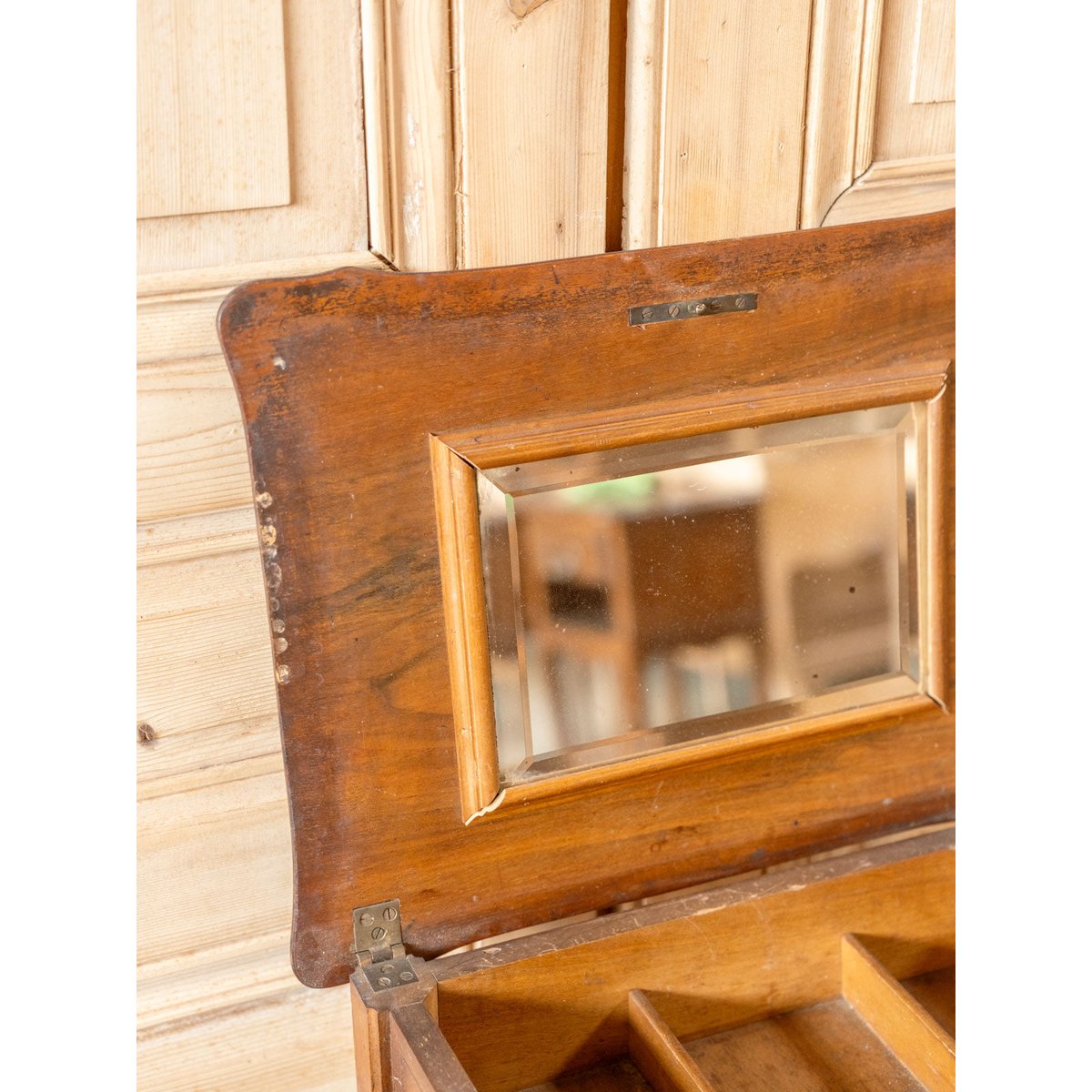 Coiffeuse en bois Louise N°330 - Bon état bois foncé, DEBONGOUT
