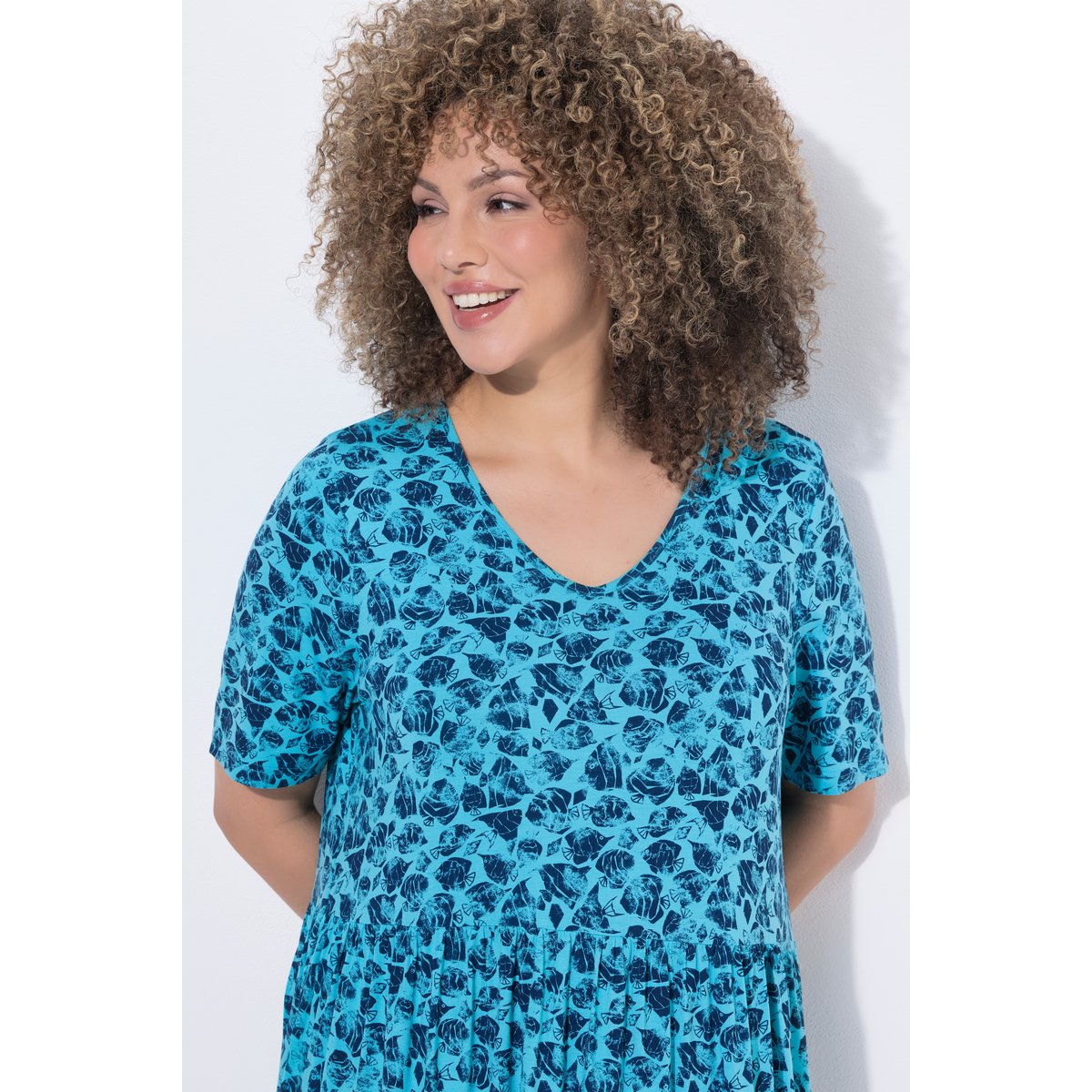 Robe en jersey. Coupe évasée avec volants. aqua foncé, ULLA POPKEN
