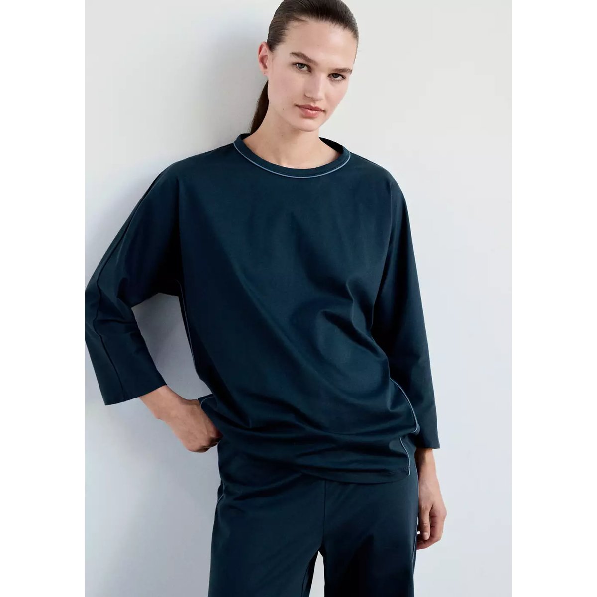 T-shirt de pyjama avec liseré contrasté bleu marine, MANGO
