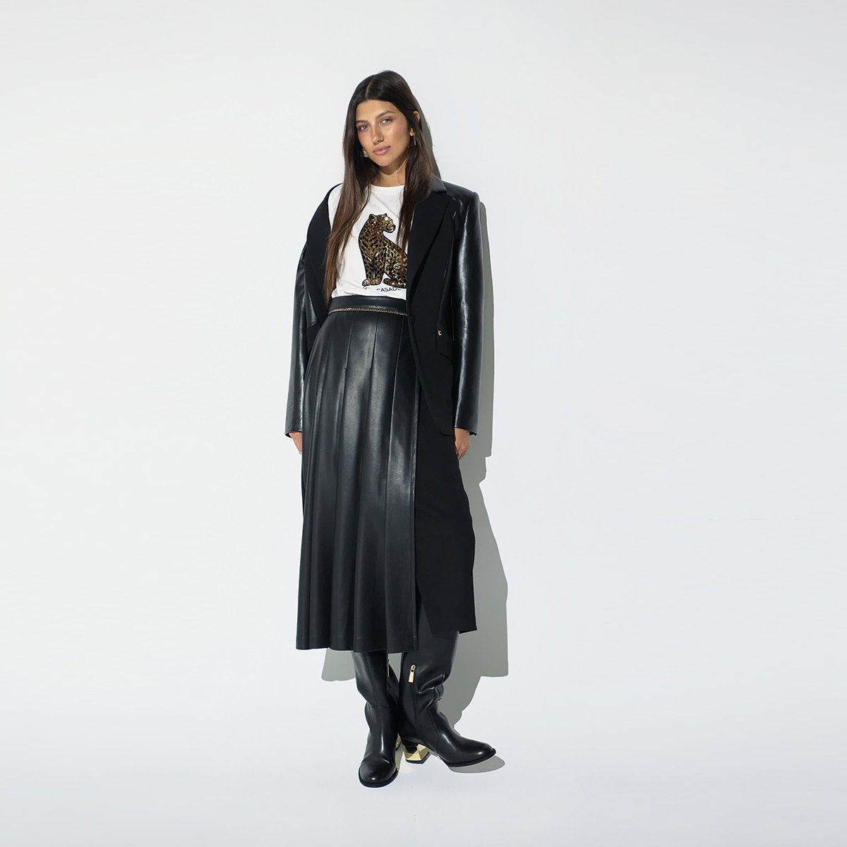 Jupe midi combiné plissée avec chaîne à la ceinture noir, LOLA CASADEMUNT