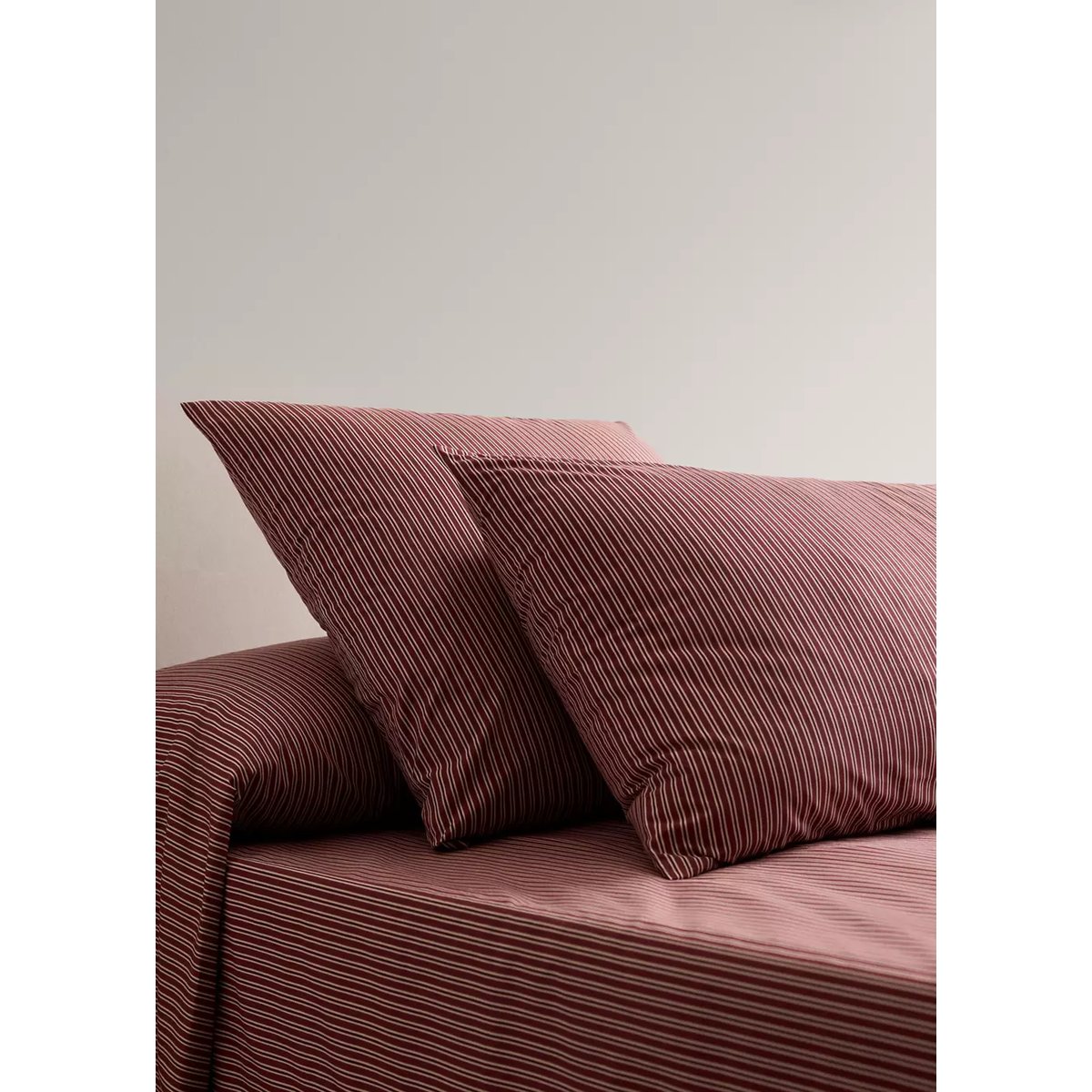 Taie d'oreiller 100 % coton à rayures 50 x 75 cm rouge, MANGO HOME