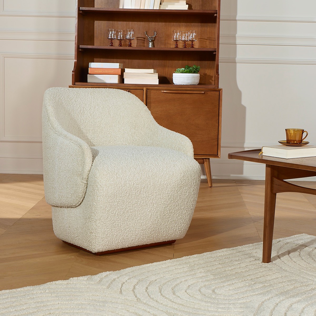 Fauteuil style contemporain en pin et tissus bouclette PRESLEY blanc, ROBIN DES BOIS