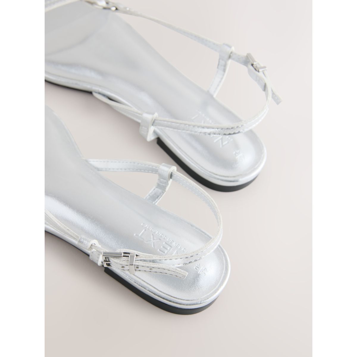 Sandales à bride arrière et détail métallique argent, NEXT
