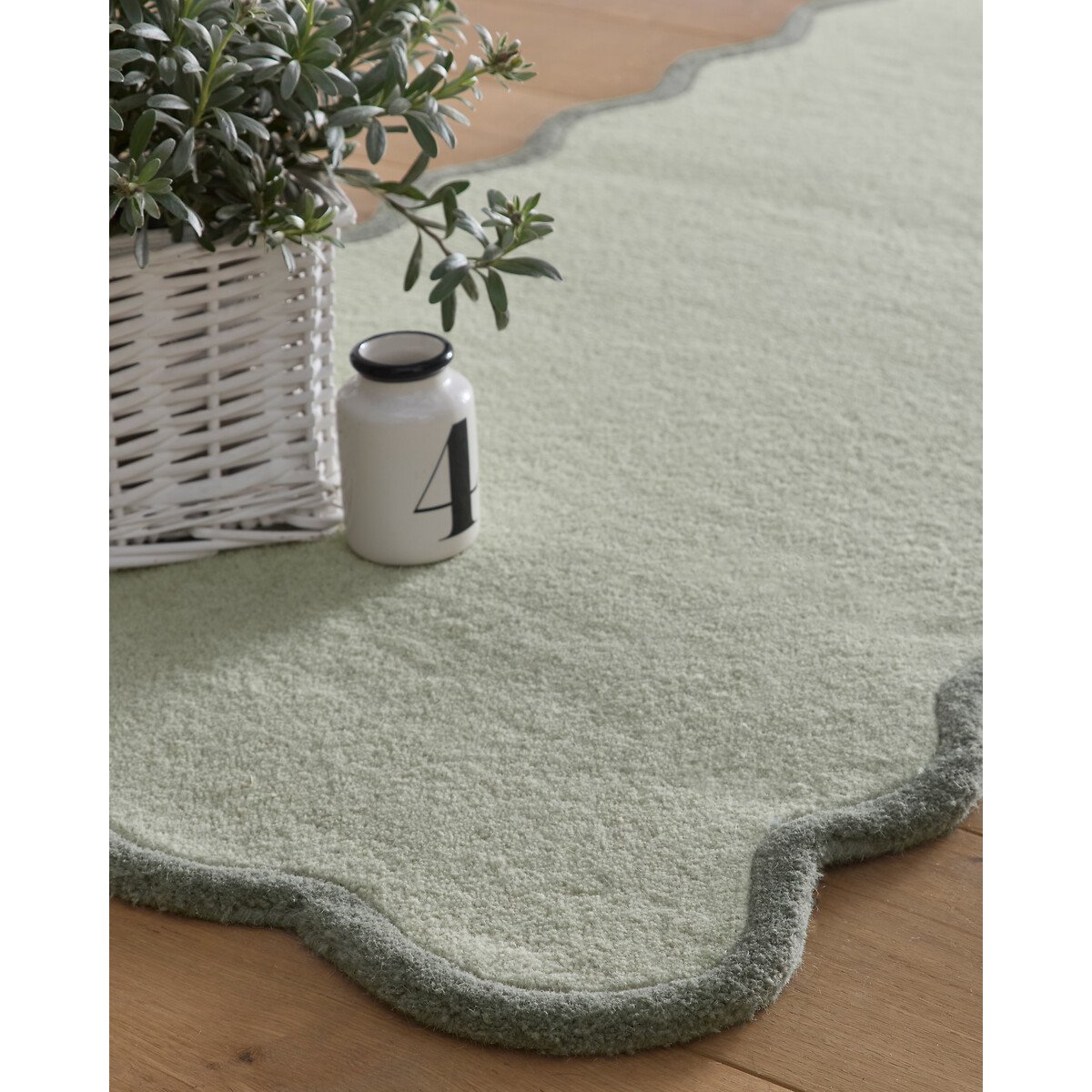 Elsie Scalloped Border Runner Rug 67x230cm green, SO'HOME