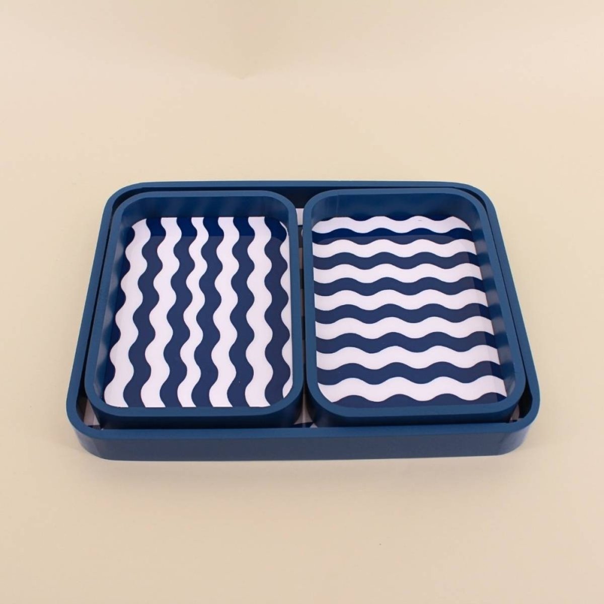 Set de 3 plateaux damiers et rayures bleu et blanc bleu, ORNAMI