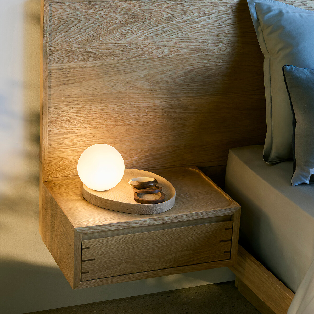 Hannasta Oak & Opaline Globe Table Lamp oak, AM.PM