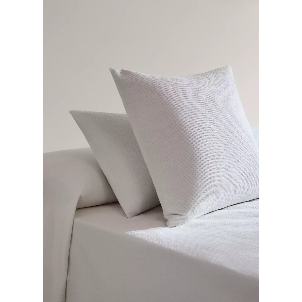 Deux taies d'oreiller coton garment-dyed mini waffle 50x75 cm blanc cassé, MANGO HOME