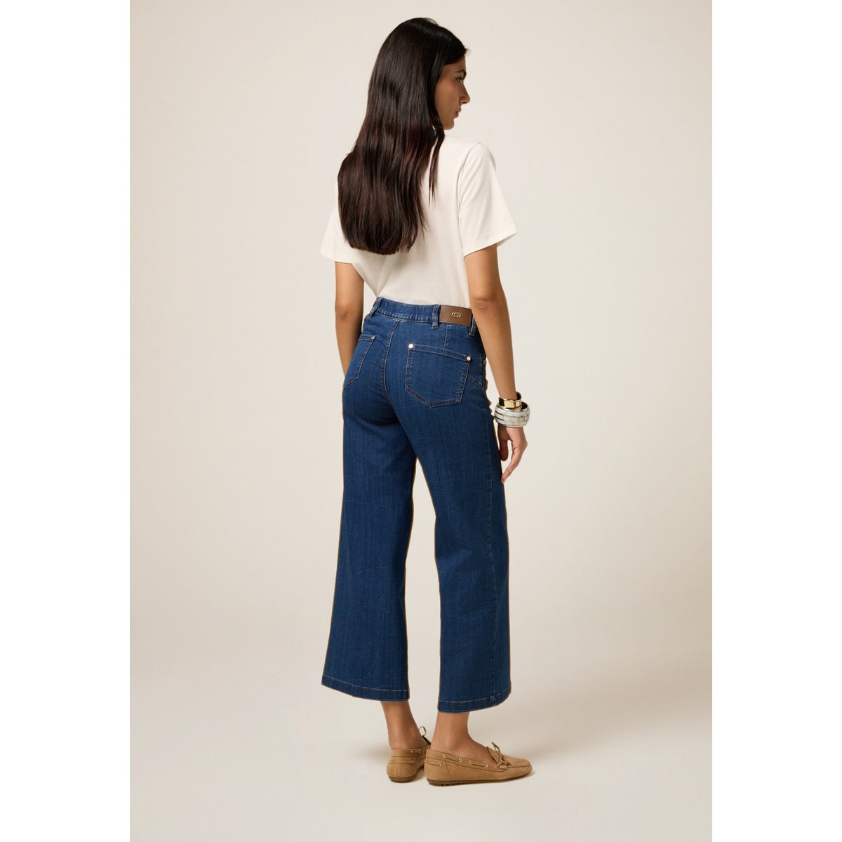 Jean court bleu, OLTRE