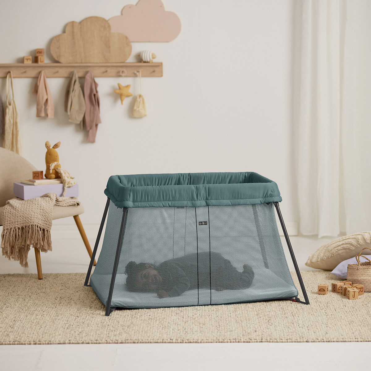 Cama de viagem leve verde escuro, BABYBJORN