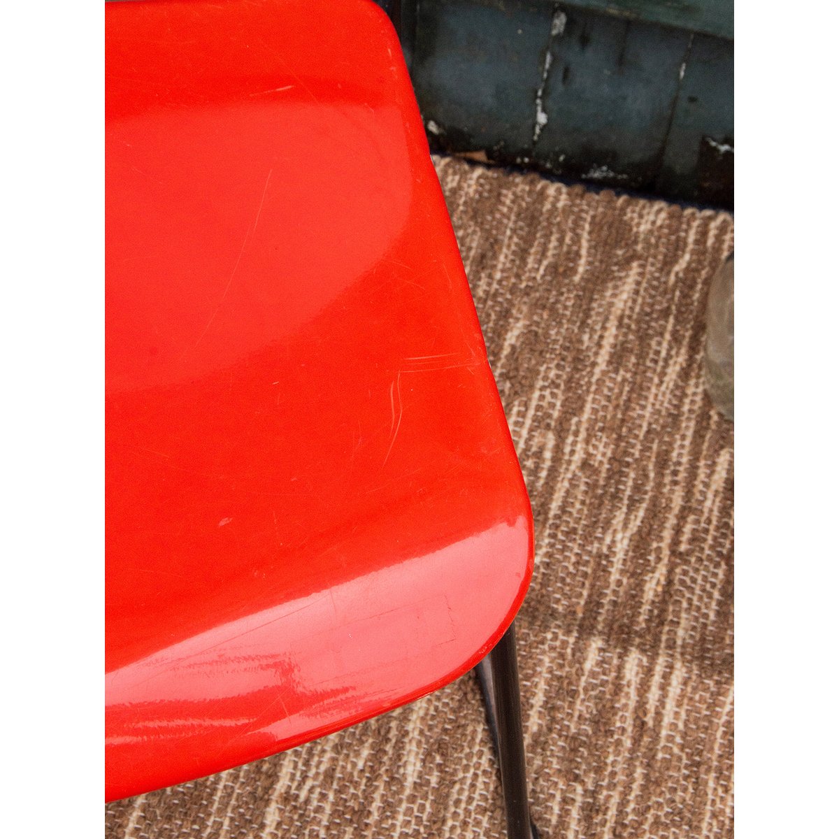 Chaise en métal rouge Diana N°126 - Bon état rouge, DEBONGOUT