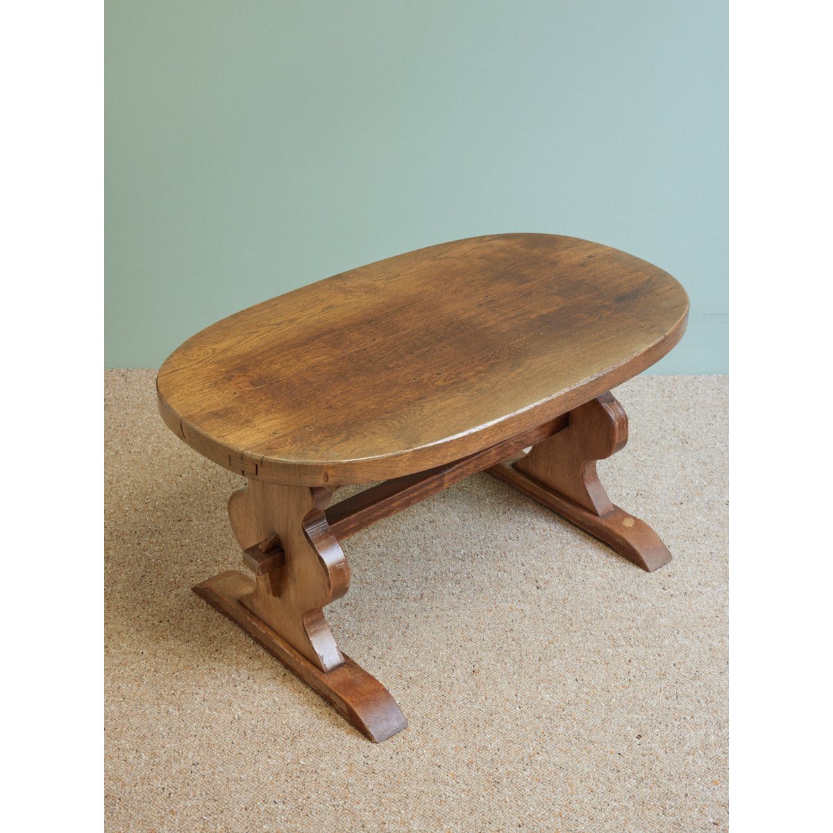Table basse ovale en bois brut Donna N°1596 - Bon état bois foncé, DEBONGOUT