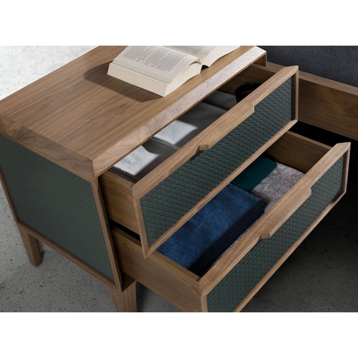 Table de chevet en pvc vert foncé et noyer vert foncé | noyer, ANGEL CERDA