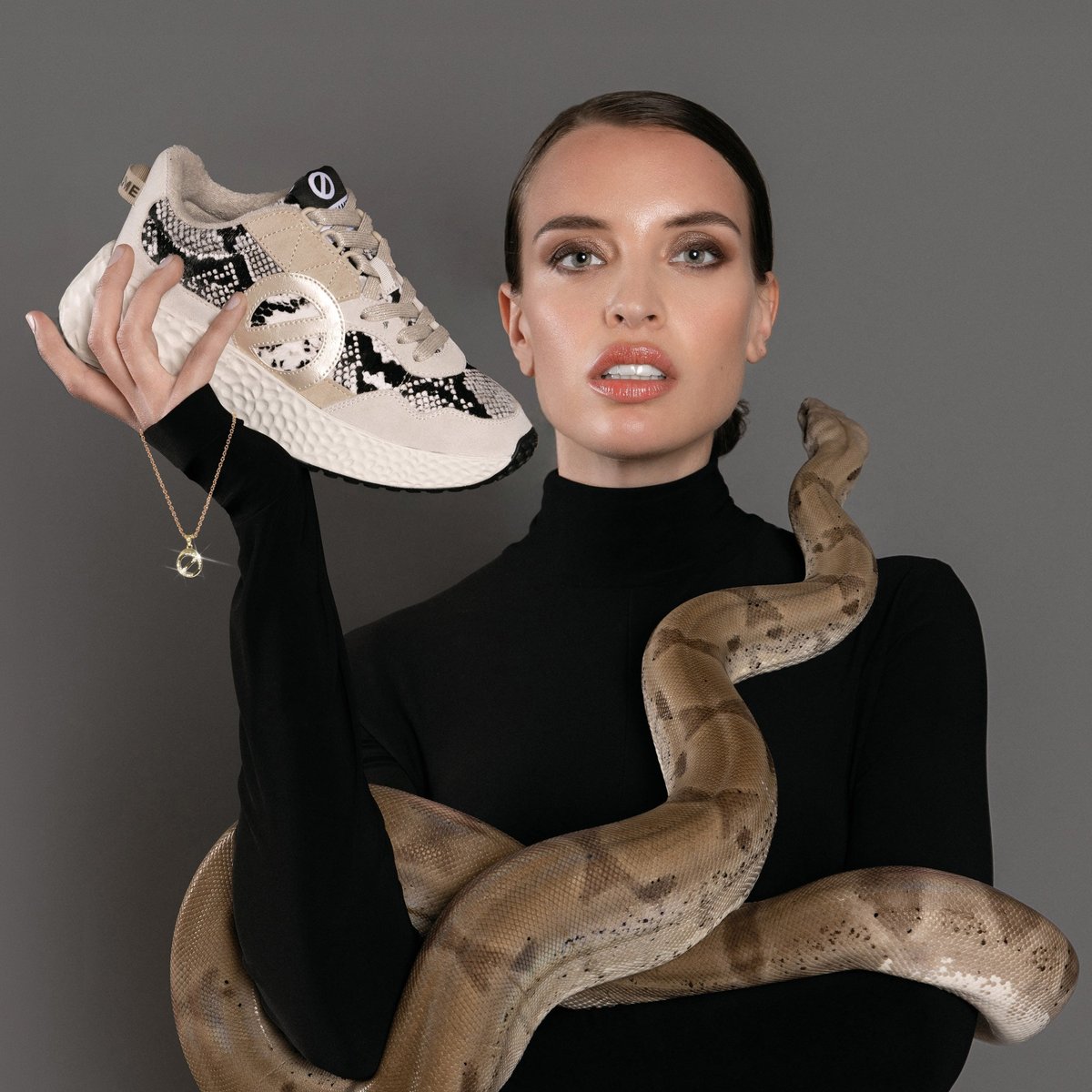 CARTER JOGGER W SNAKE KISS DOVE - Collier orné de Cristaux Swarovski® inclus blanc, NO NAME