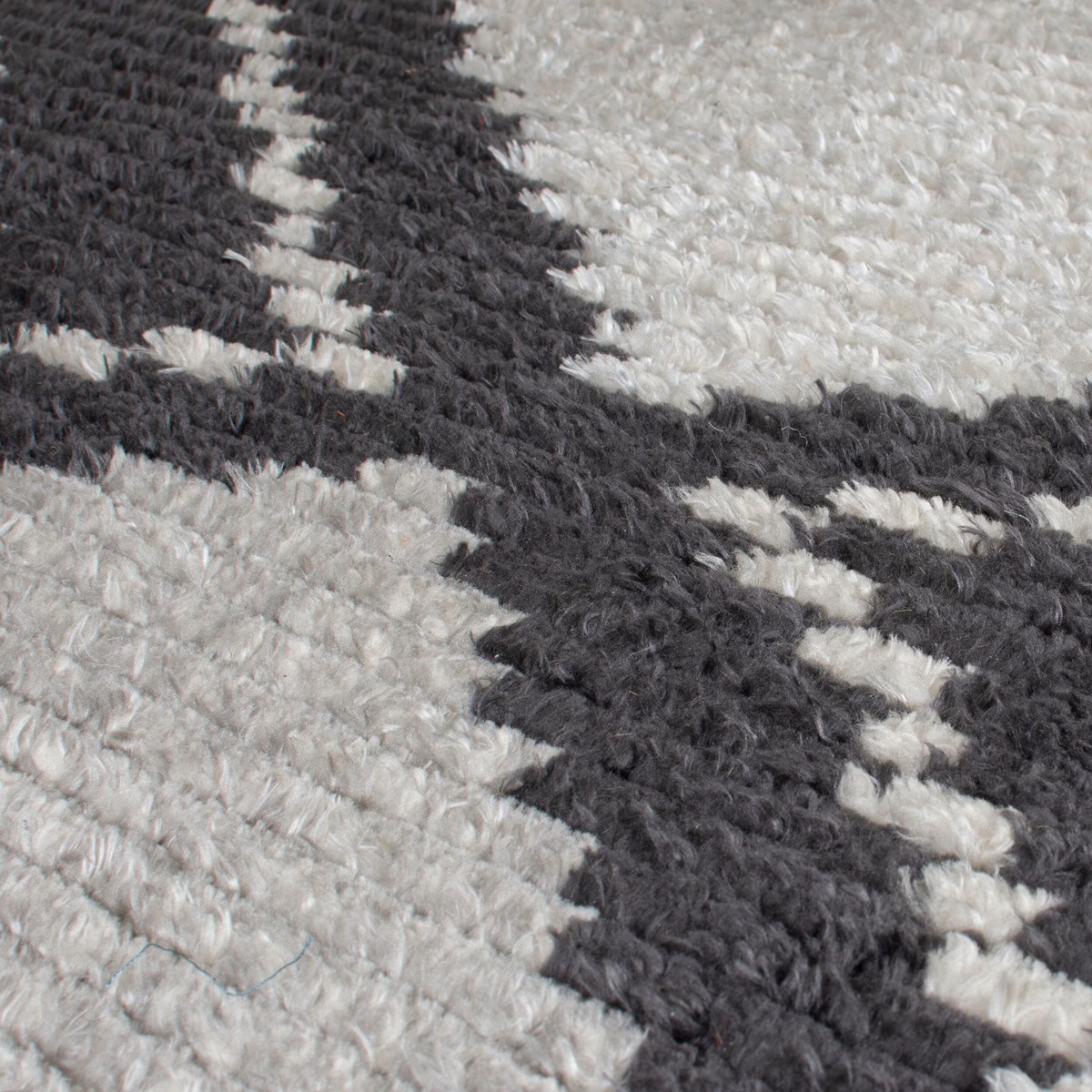 Tapis salon et chambre style berbère CHESS gris, NOVATREND