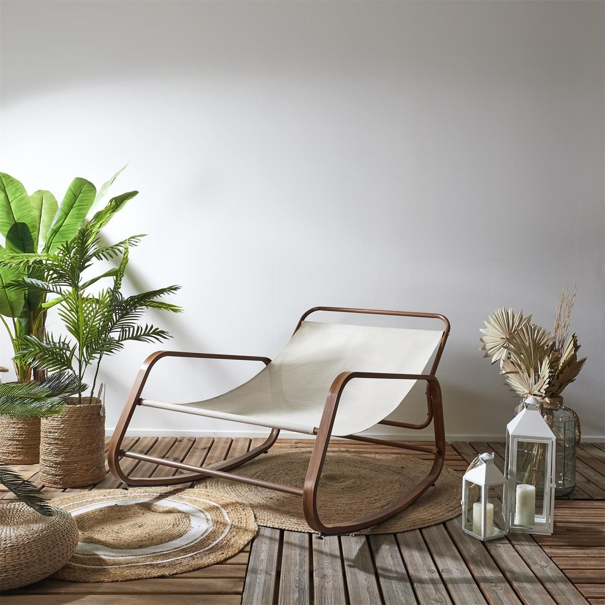 Fauteuil à bascule d'extérieur avec coussin MANDA blanc, THE HOME DECO FACTORY